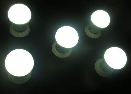 選擇LED球泡燈，價格跟品牌哪個更重要?
