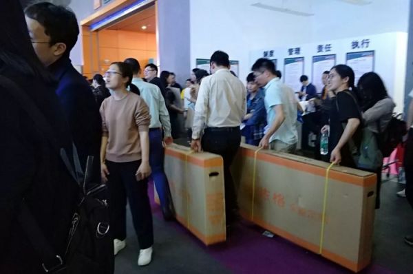 品牌大事|晾媽智能晾衣架亮相家具展，黑科技燃動廣州