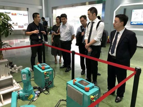 攜手打造中國智能制造示范企業，王力與富士康簽約戰略合作協議