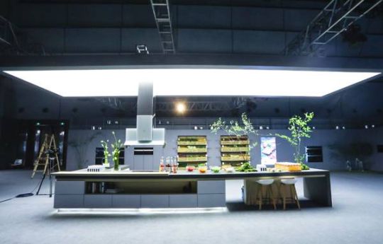 品牌產品|方太推出創新EA06中島式油煙機，重塑高端廚房生態