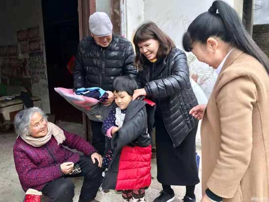 “贈人玫瑰，手有余香” 林德漆回饋社會 與愛同行