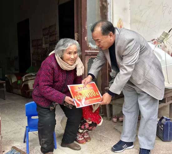 “贈人玫瑰，手有余香” 林德漆回饋社會 與愛同行