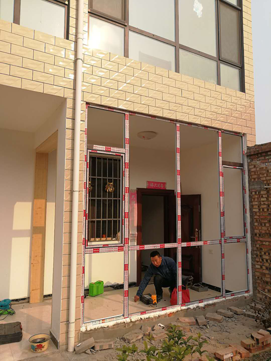 農村自建房封窗戶安裝斷橋鋁門窗，便宜又安全 