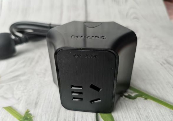 有了飛利浦摩天輪系列插座，充電器什么的都是浮云！