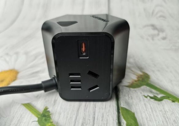 有了飛利浦摩天輪系列插座，充電器什么的都是浮云！