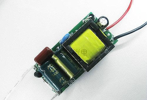 在買LED燈時，請注意以下的數據多參考比較一下