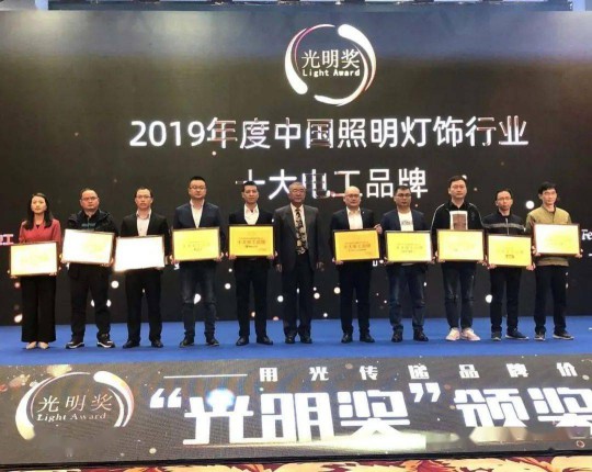 曼科“詩朗”系列新品即將上線，業界對這個老電工品牌充滿期待