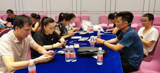華藝廣場攜手六大原創燈飾品牌創始人嗨爆直播間！