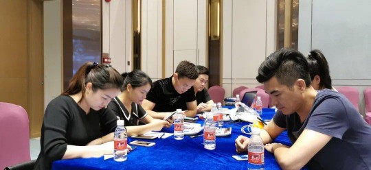 華藝廣場攜手六大原創燈飾品牌創始人嗨爆直播間！