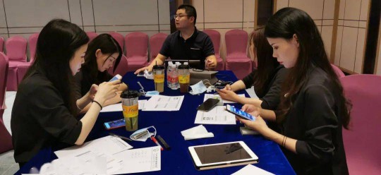 華藝廣場攜手六大原創燈飾品牌創始人嗨爆直播間！