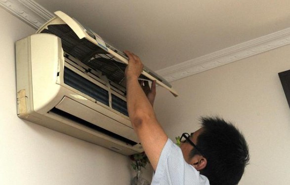 空調掛機排水管與空調眼一樣高，可以嗎？