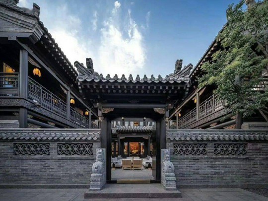 中式圍合院落，三宅仿古門窗，共譜歲月輝煌