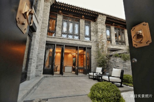 中式圍合院落，三宅仿古門窗，共譜歲月輝煌