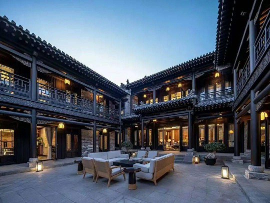 中式圍合院落，三宅仿古門窗，共譜歲月輝煌