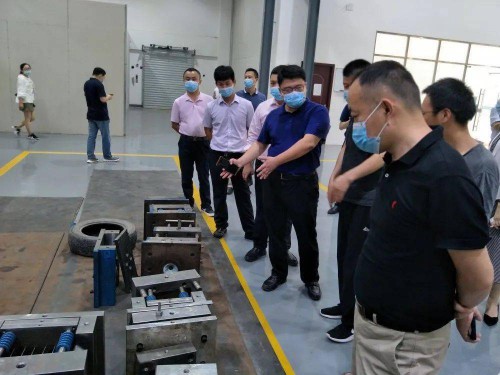 全面落實“深瑞LED合作十條”，一批LED企業考察江西瑞昌 