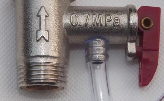 電熱水器加熱時水管老滴水，需要找到解決方法才行