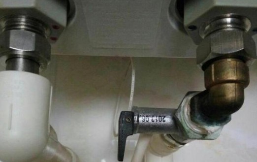 電熱水器加熱時水管老滴水，需要找到解決方法才行