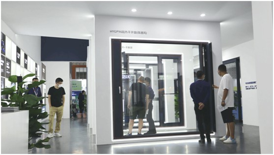 展會進行時丨皇雅門窗系統南京移門展首日盛況，現場直擊!